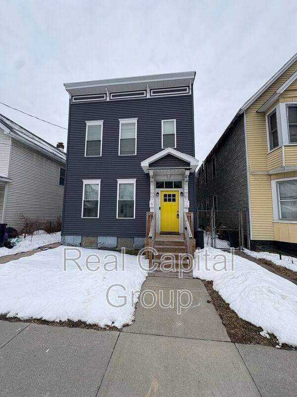 Apartment for rent at 1527 - 1529 Foster Ave, Schenectady, NY 12308