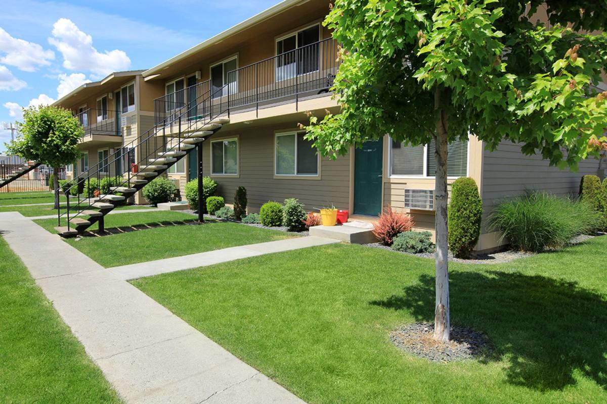 Apartment for rent at 1001 W 4th Ave, Kennewick, WA 99336