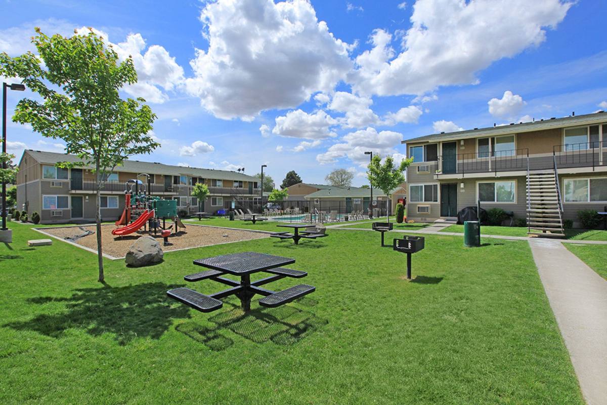 Apartment for rent at 1001 W 4th Ave, Kennewick, WA 99336