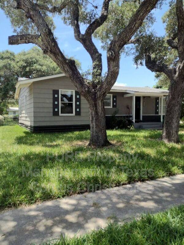 House for rent at 1329 Oak Park Dr, Aransas Pass, TX 78336