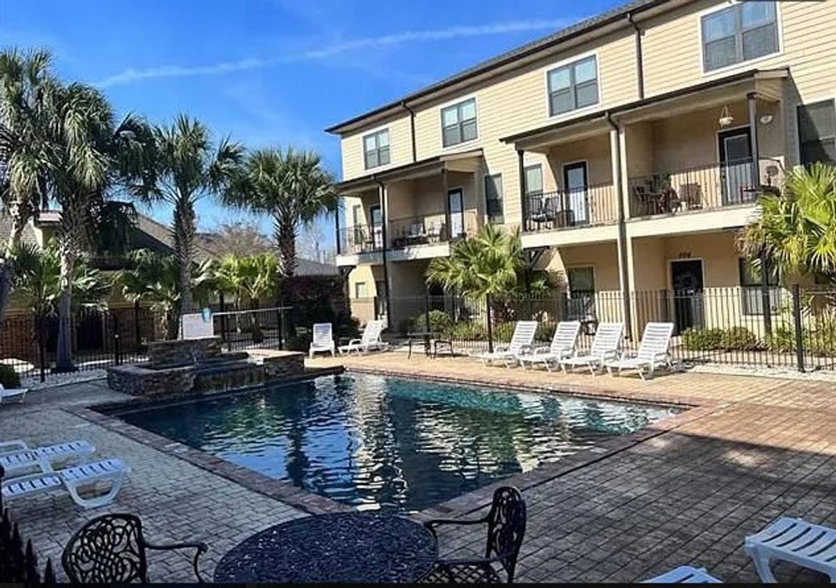 Apartment for rent at 810 Lafitte St, Mandeville, LA 70448
