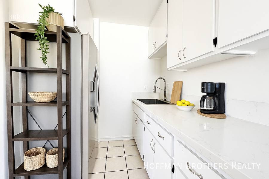 Apartment for rent at 5419 Harold Way, Los Angeles, CA 90027