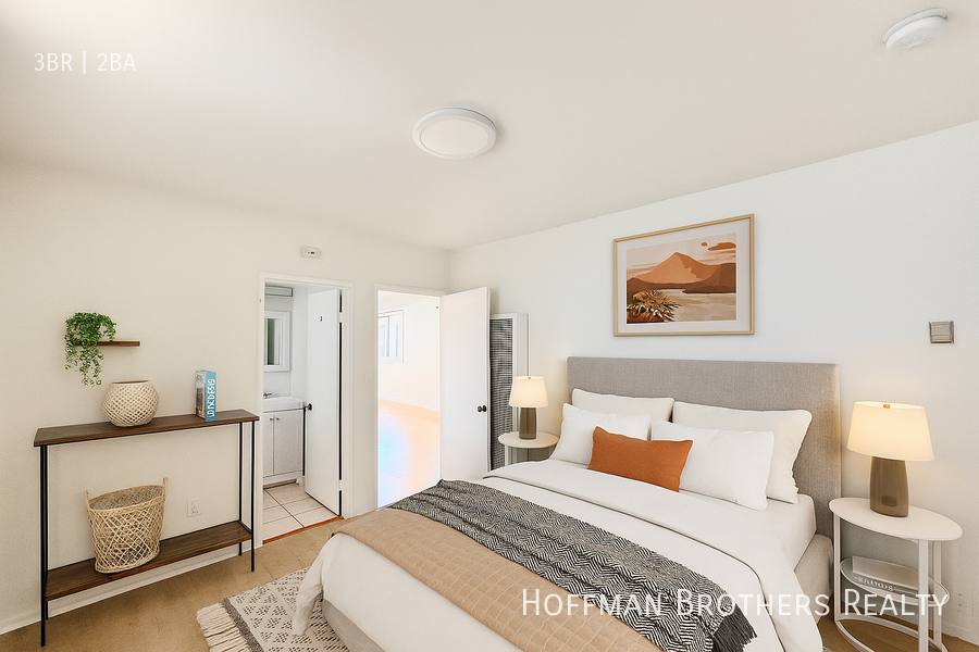 Apartment for rent at 5419 Harold Way, Los Angeles, CA 90027