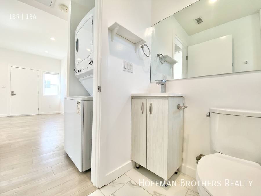 Apartment for rent at 421 1 2 N Coronado St, Los Angeles, CA 90026