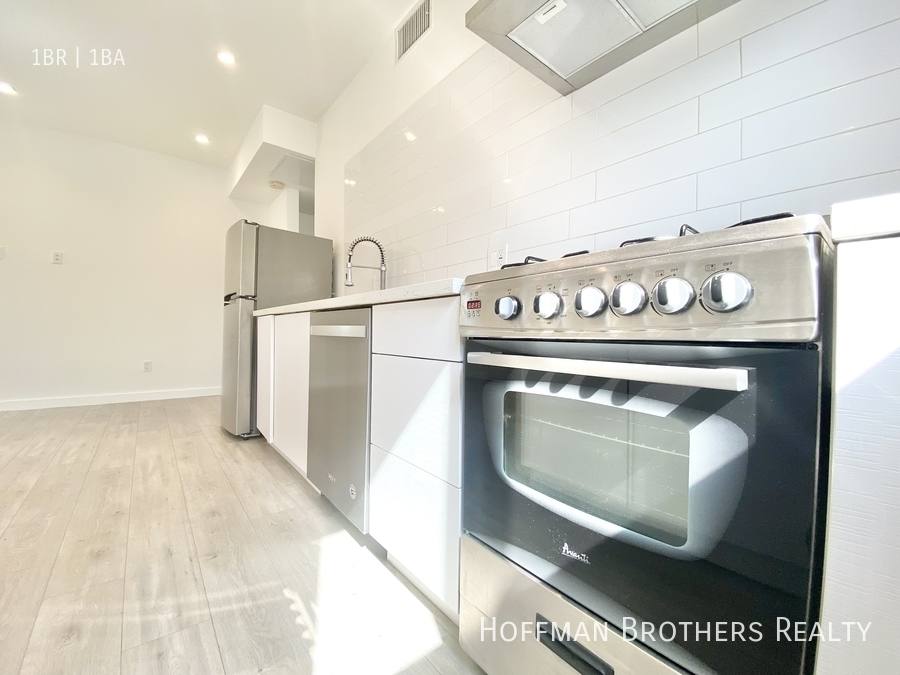 Apartment for rent at 421 1 2 N Coronado St, Los Angeles, CA 90026