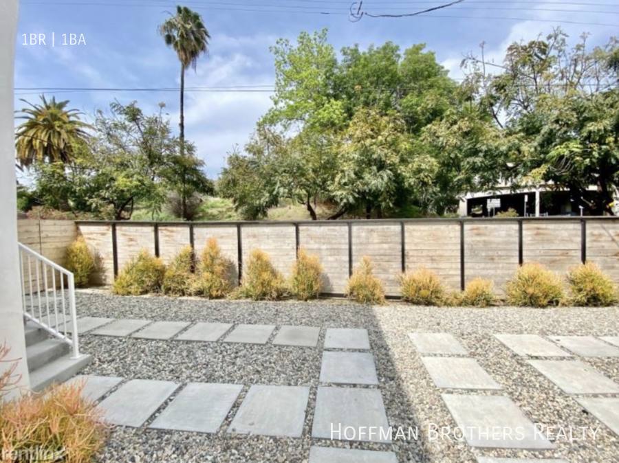 Apartment for rent at 421 1 2 N Coronado St, Los Angeles, CA 90026