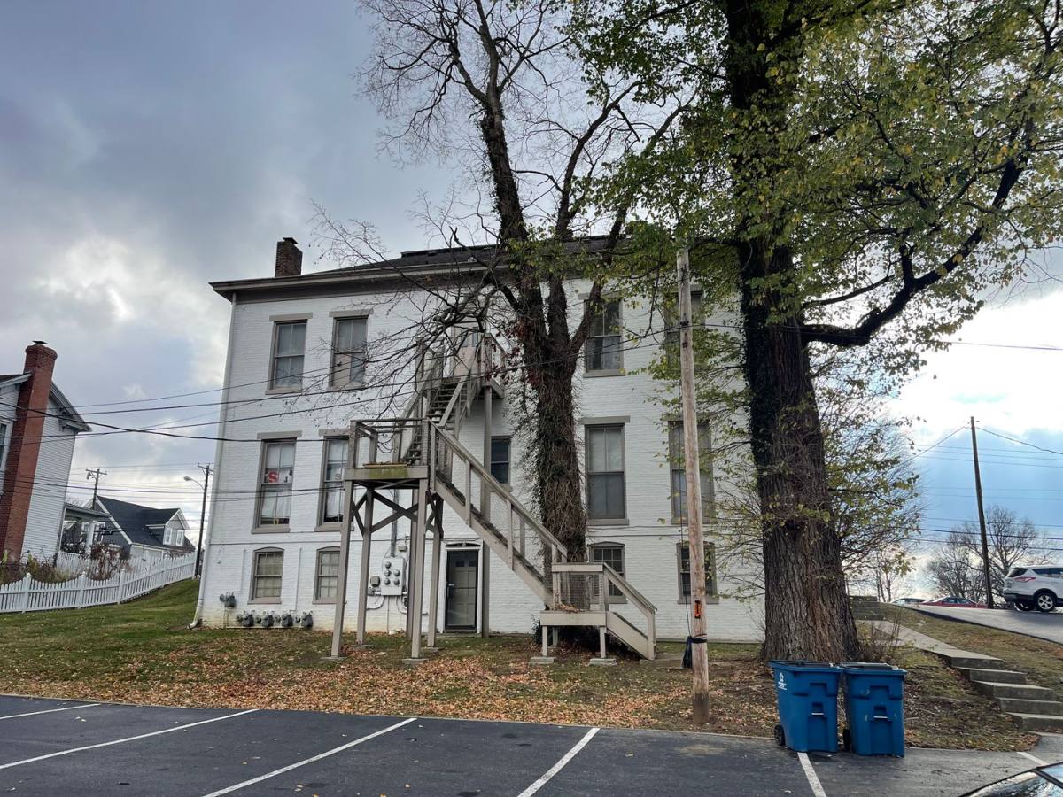Apartment for rent at 204 N Mulberry St, Elizabethtown, KY 42701