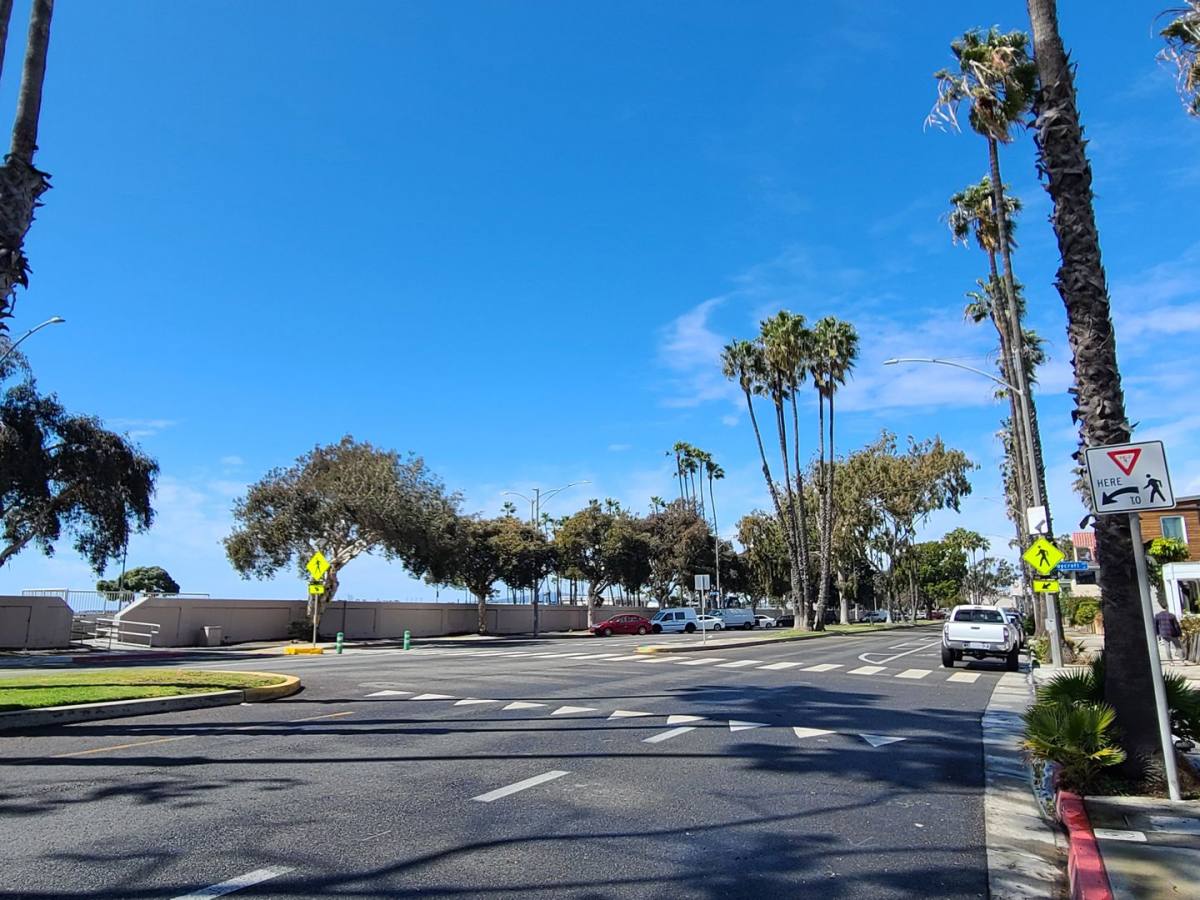 Apartment for rent at 4717 E Ocean Blvd, Long Beach, CA 90803