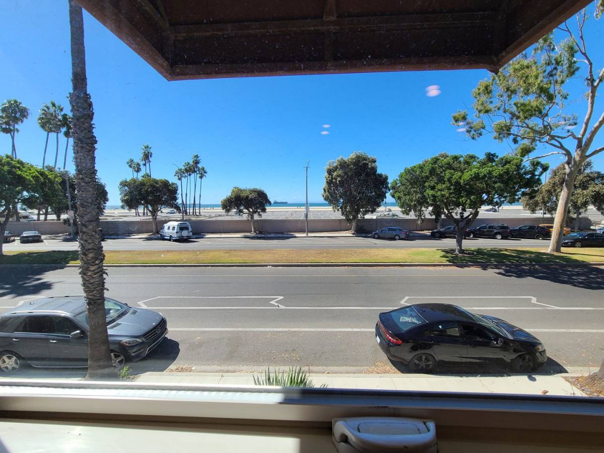 Apartment for rent at 4717 E Ocean Blvd, Long Beach, CA 90803