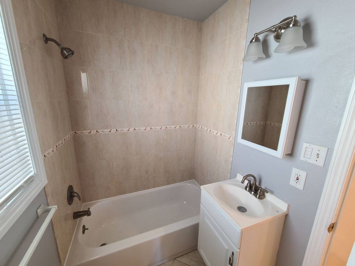 Apartment for rent at 4717 E Ocean Blvd, Long Beach, CA 90803