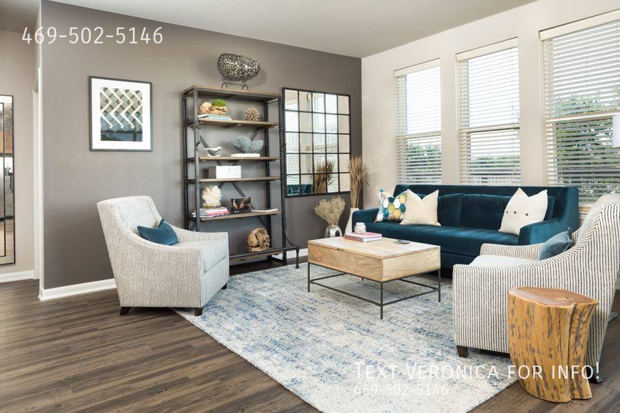 Apartment for rent at 4010 SW Freeway 77106-1092, Houston, TX 77027