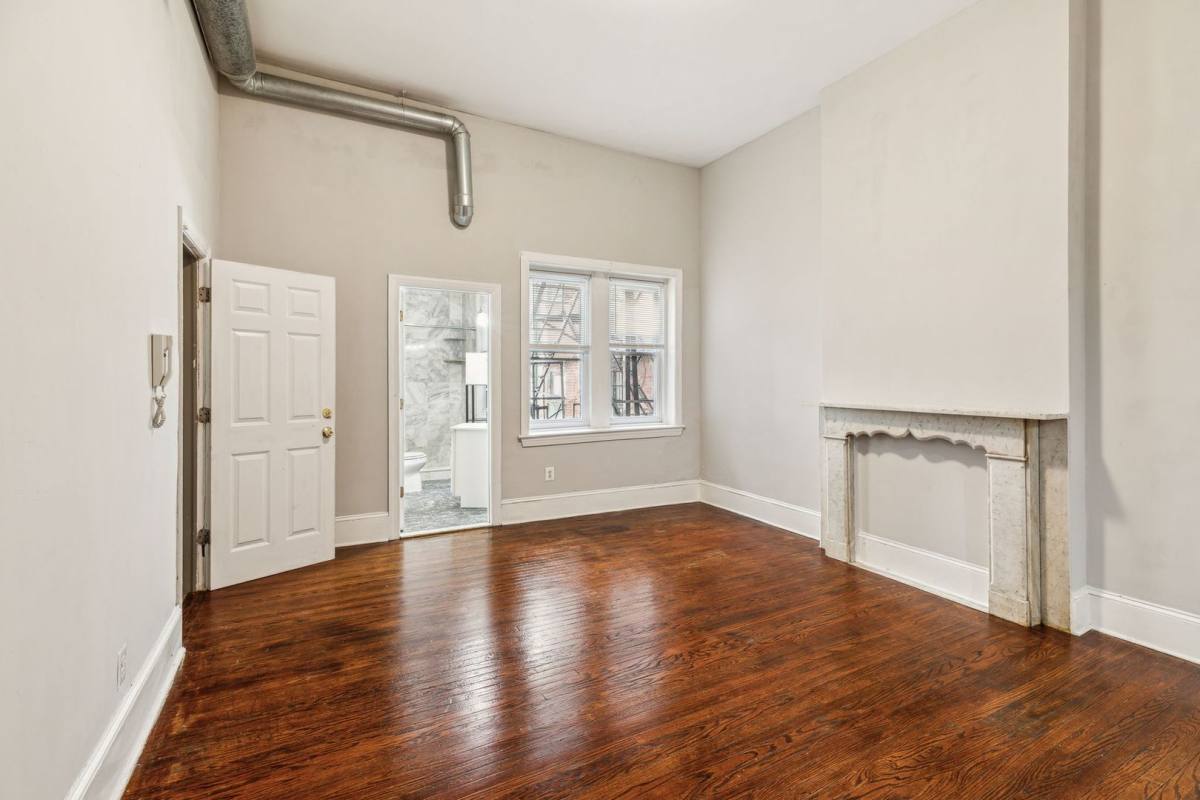 Apartment for rent at 1931 Chestnut St, Philadelphia, PA 19103