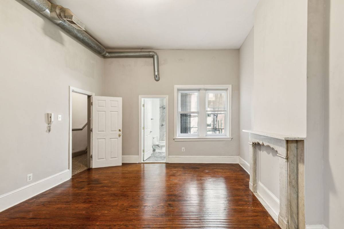 Apartment for rent at 1931 Chestnut St, Philadelphia, PA 19103