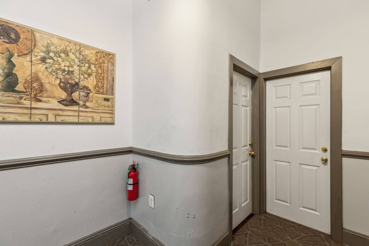 Apartment for rent at 1931 Chestnut St, Philadelphia, PA 19103