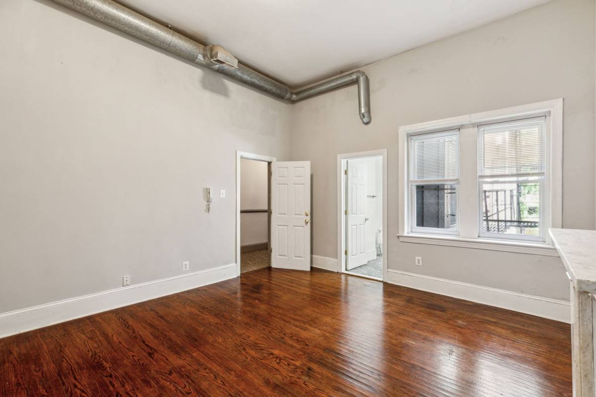 Apartment for rent at 1931 Chestnut St, Philadelphia, PA 19103