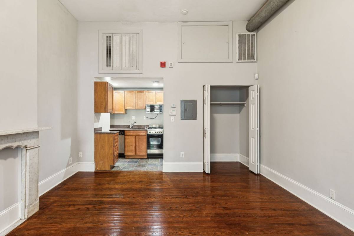 Apartment for rent at 1931 Chestnut St, Philadelphia, PA 19103