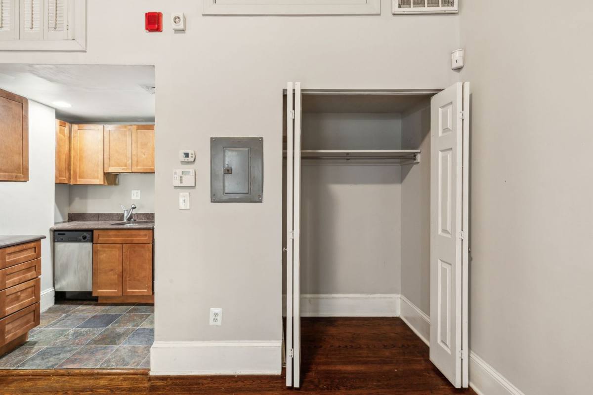 Apartment for rent at 1931 Chestnut St, Philadelphia, PA 19103
