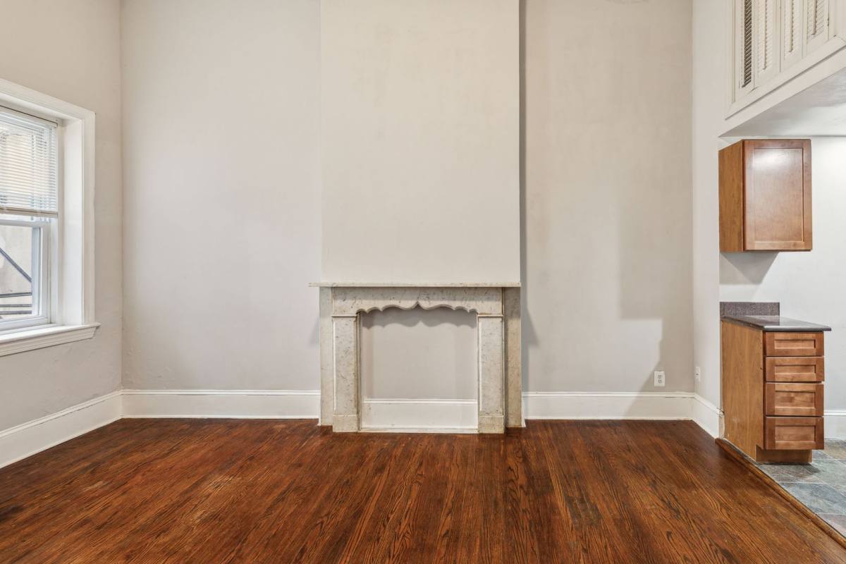 Apartment for rent at 1931 Chestnut St, Philadelphia, PA 19103