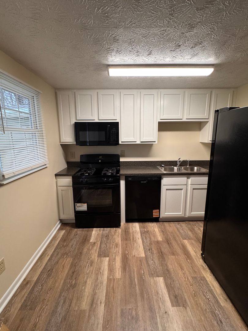 House for rent at 300 Pegotty Court NE, Warren, OH 44484
