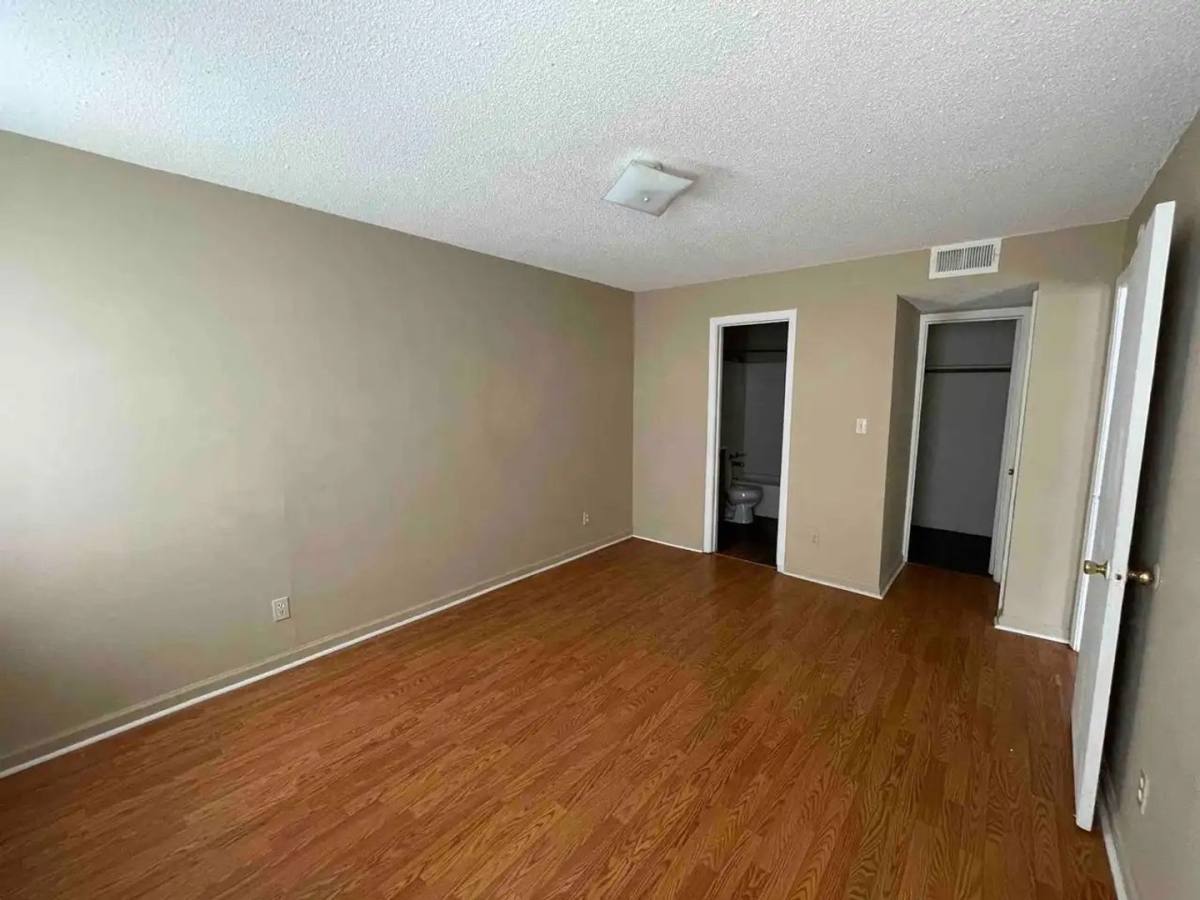 Apartment for rent at 1005 Airport Rd, Fulton, KY 42041