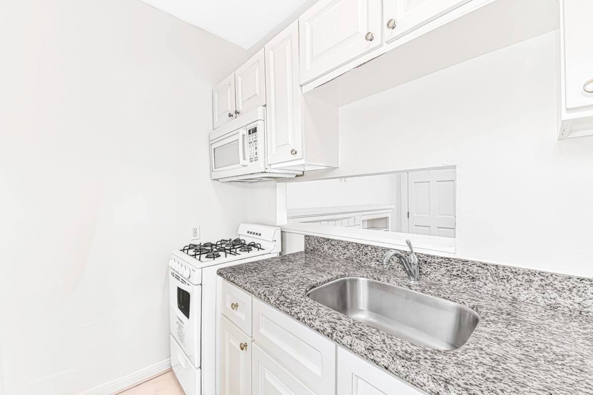 Apartment for rent at 908 Martin Luther King Jr, Long Beach, CA 90813
