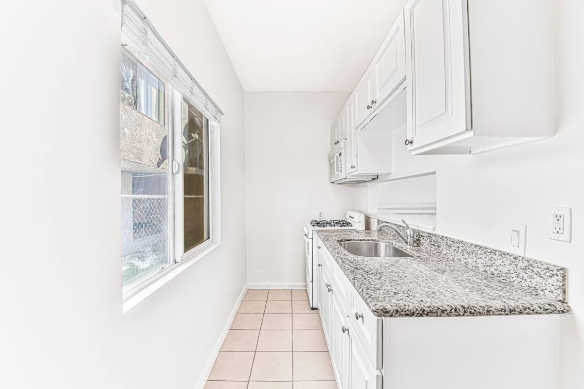 Apartment for rent at 908 Martin Luther King Jr, Long Beach, CA 90813