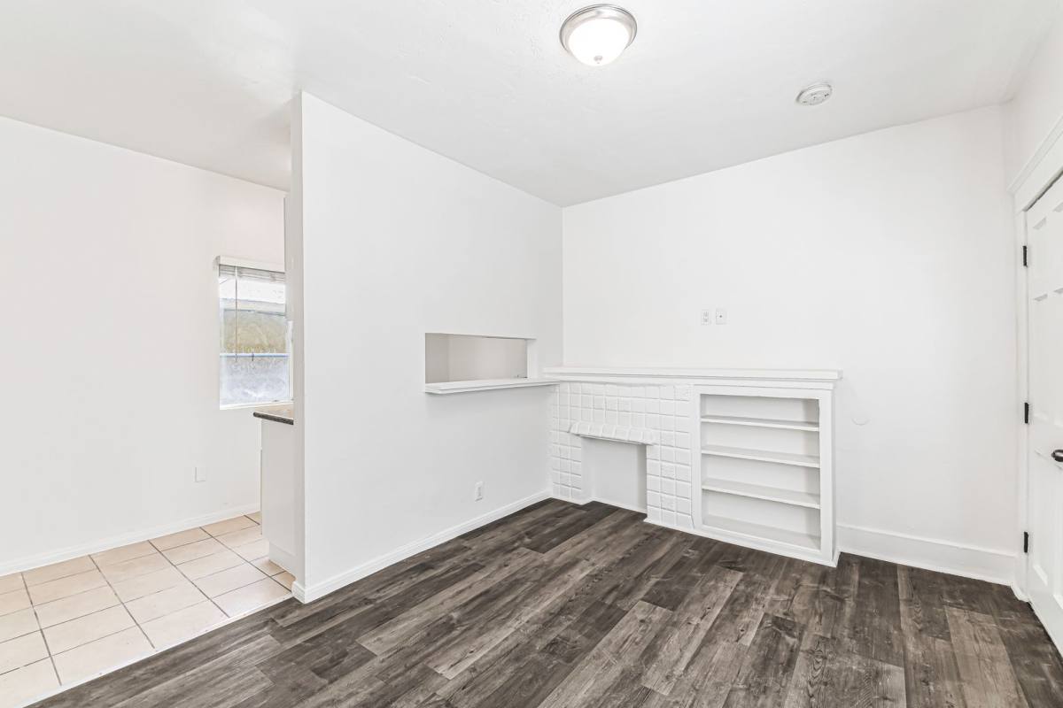Apartment for rent at 908 Martin Luther King Jr, Long Beach, CA 90813