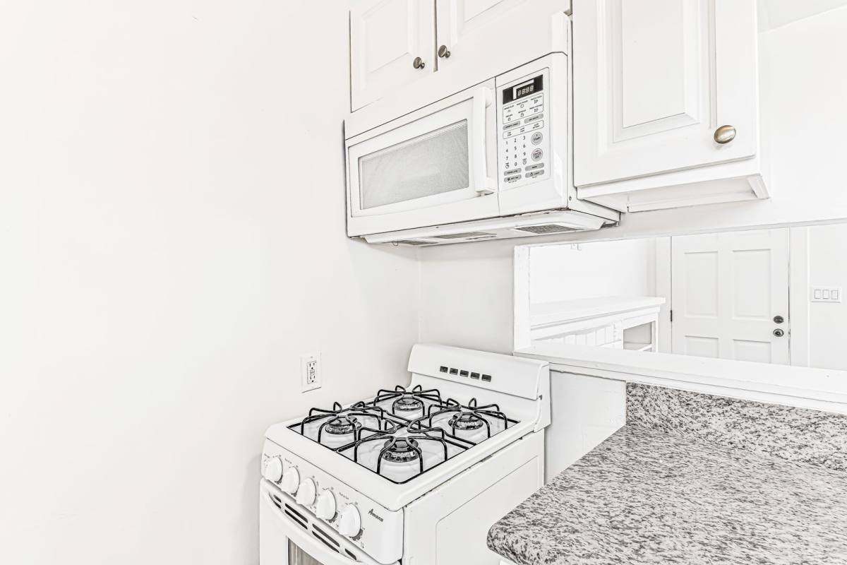 Apartment for rent at 908 Martin Luther King Jr, Long Beach, CA 90813