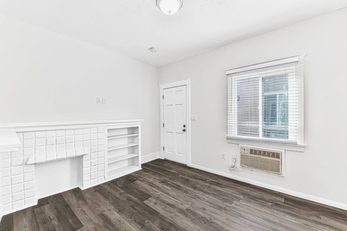 Apartment for rent at 908 Martin Luther King Jr, Long Beach, CA 90813