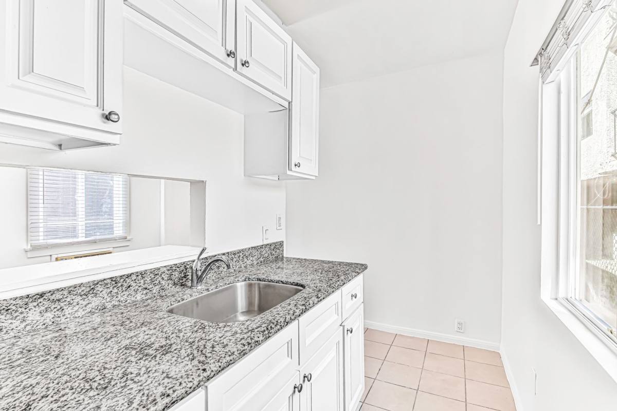Apartment for rent at 908 Martin Luther King Jr, Long Beach, CA 90813