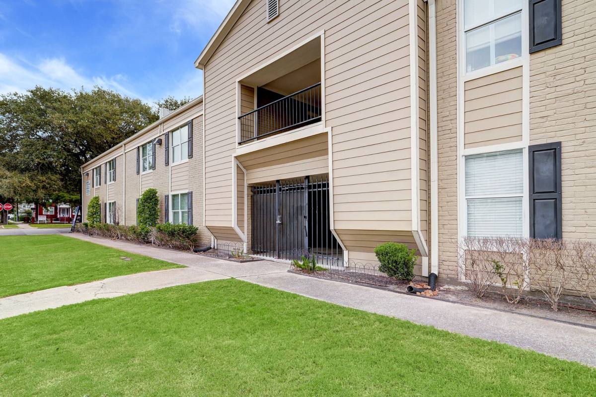 Apartment for rent at 835 Heights, Houston, TX 77007