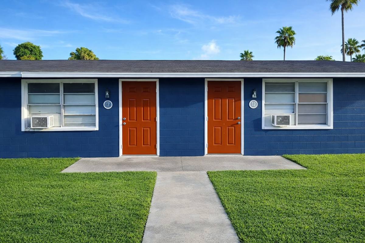 Apartment for rent at 900 21st St E, Palmetto, FL 34221