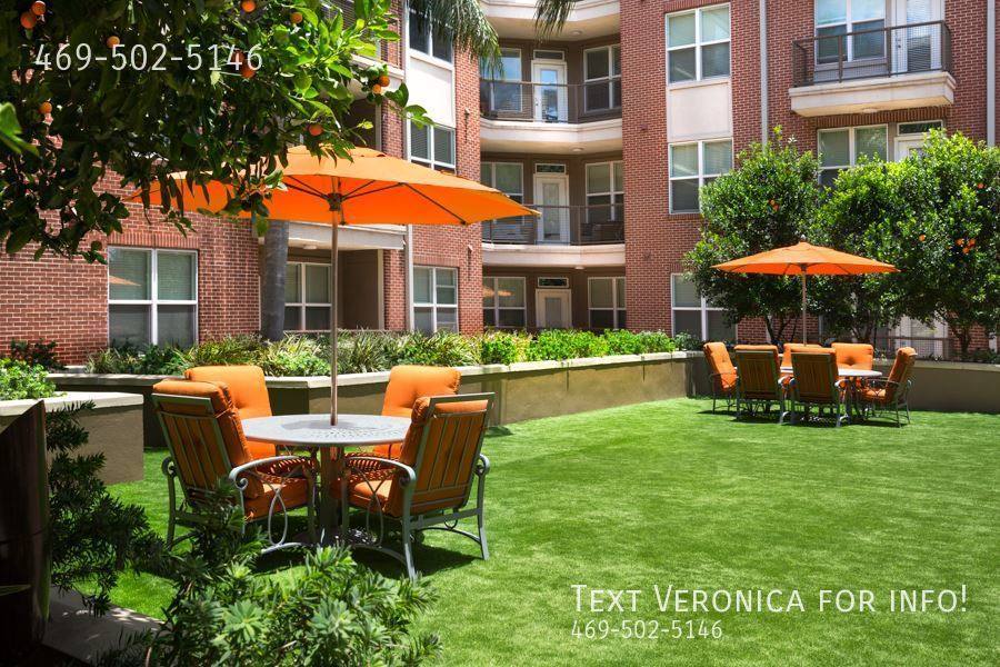 Apartment for rent at 4010 SW Freeway 77106-1121, Houston, TX 77027