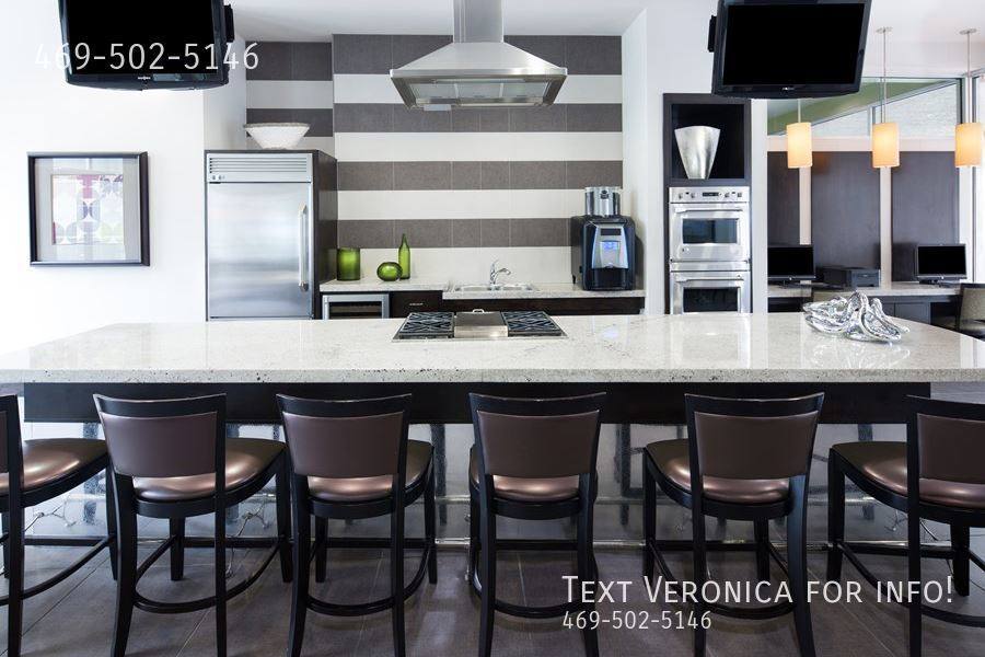 Apartment for rent at 4010 SW Freeway 77106-1121, Houston, TX 77027