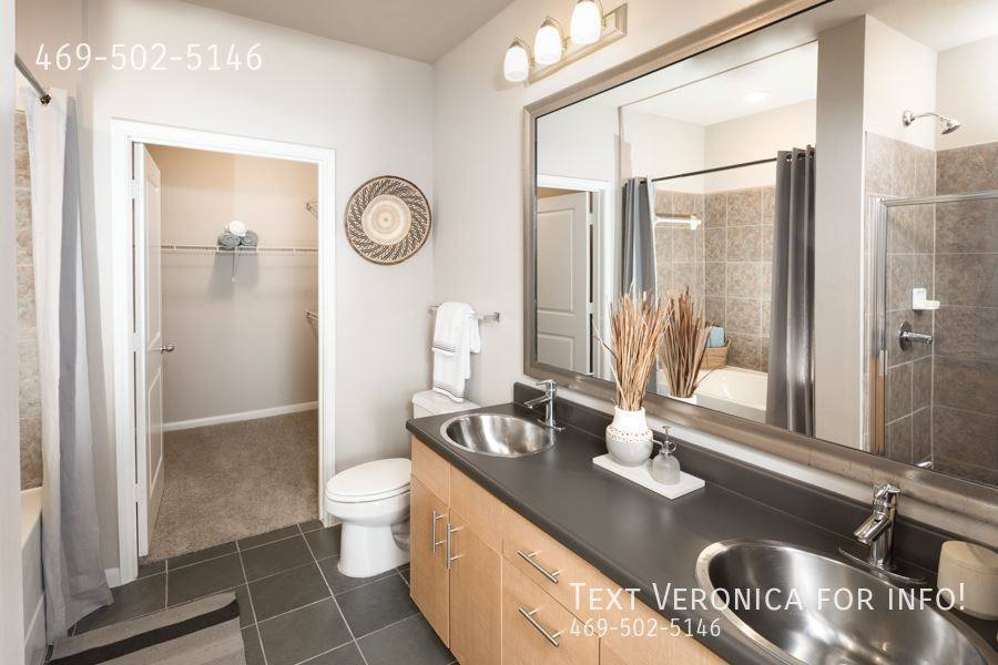 Apartment for rent at 4010 SW Freeway 77106-1121, Houston, TX 77027