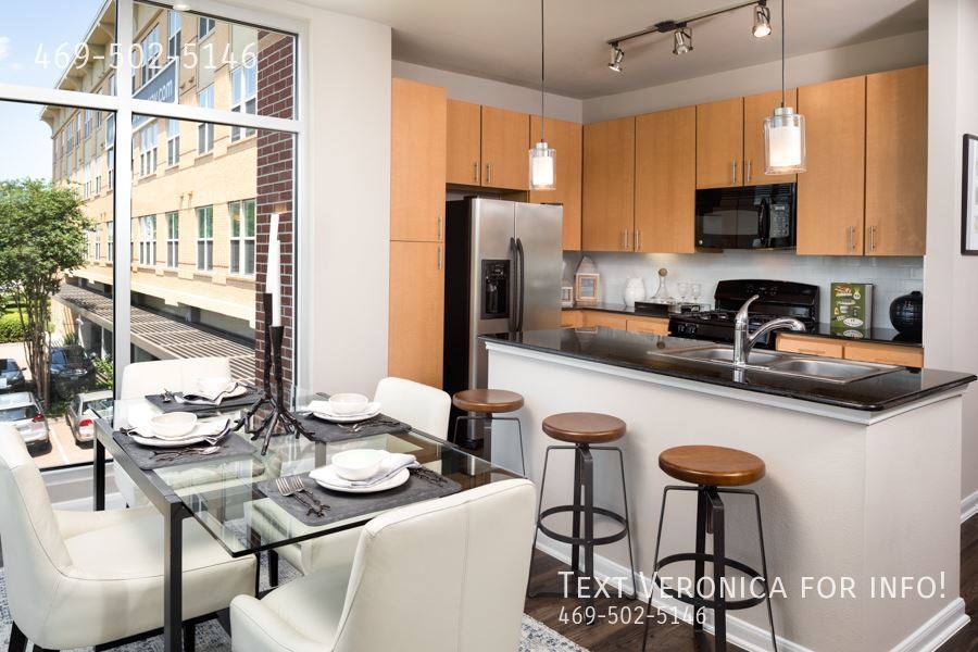 Apartment for rent at 4010 SW Freeway 77106-1121, Houston, TX 77027