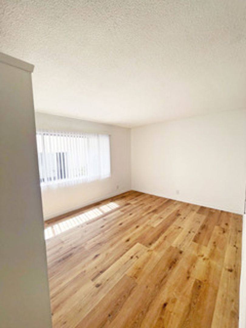 Apartment for rent at 1042 6th St, Santa Monica, CA 90403