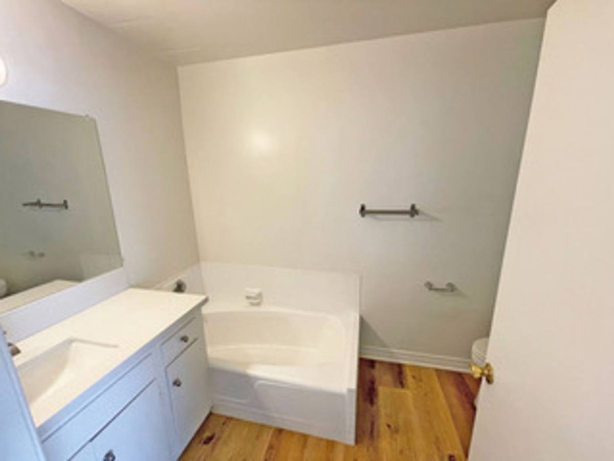 Apartment for rent at 1042 6th St, Santa Monica, CA 90403