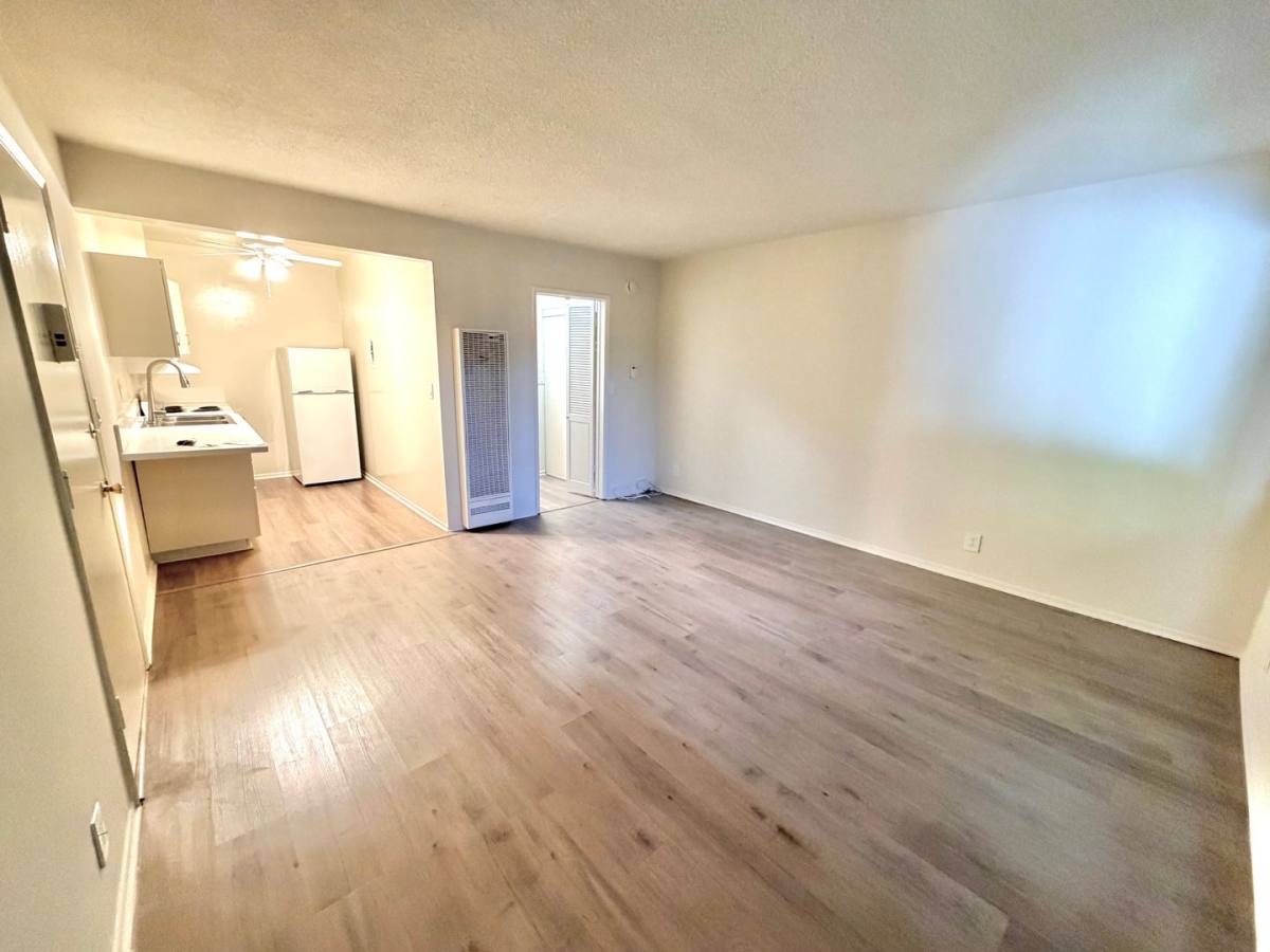 Apartment for rent at 1042 6th St, Santa Monica, CA 90403
