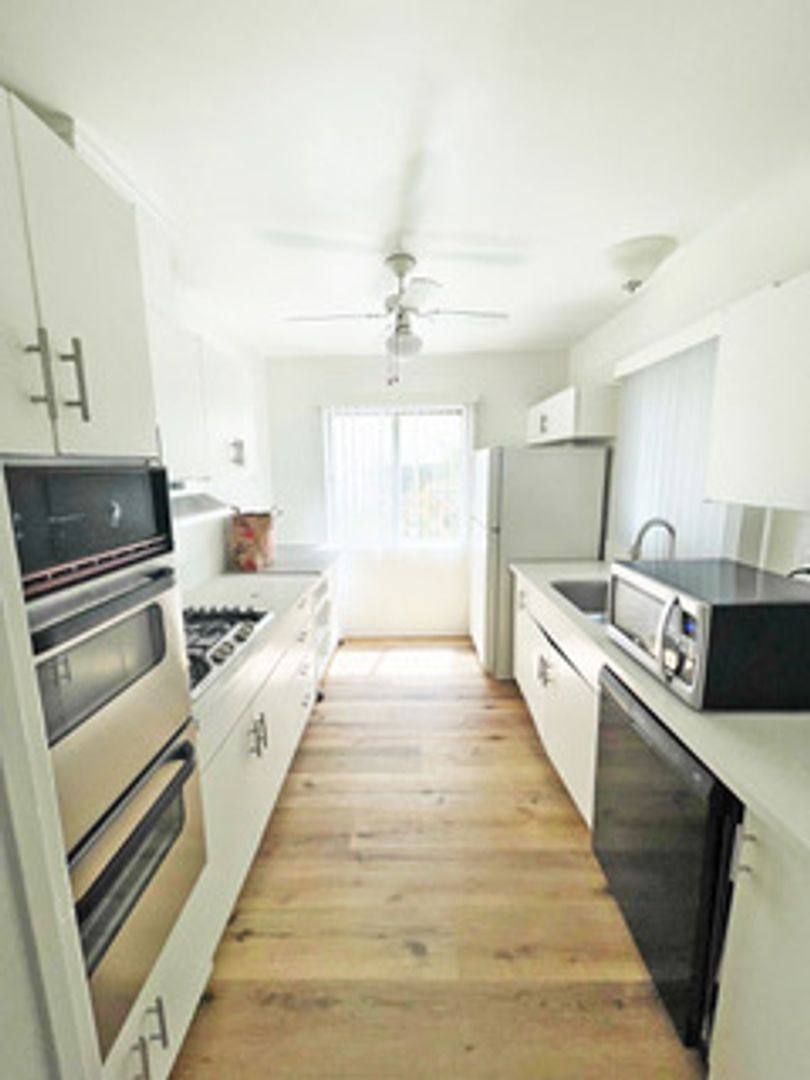Apartment for rent at 1042 6th St, Santa Monica, CA 90403