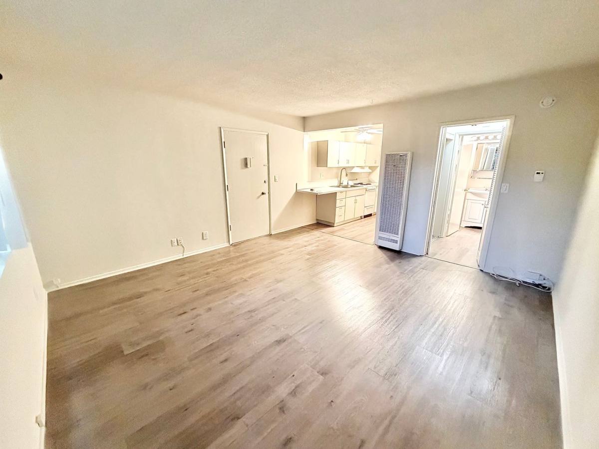 Apartment for rent at 1042 6th St, Santa Monica, CA 90403
