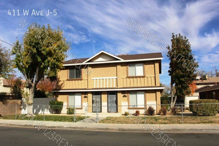 Townhouse for rent at 411 W Ave #J-5, Lancaster, CA 93534