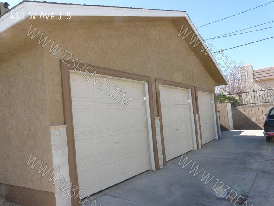 Townhouse for rent at 411 W Ave #J-5, Lancaster, CA 93534