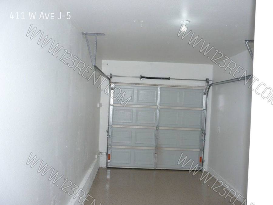 Townhouse for rent at 411 W Ave #J-5, Lancaster, CA 93534