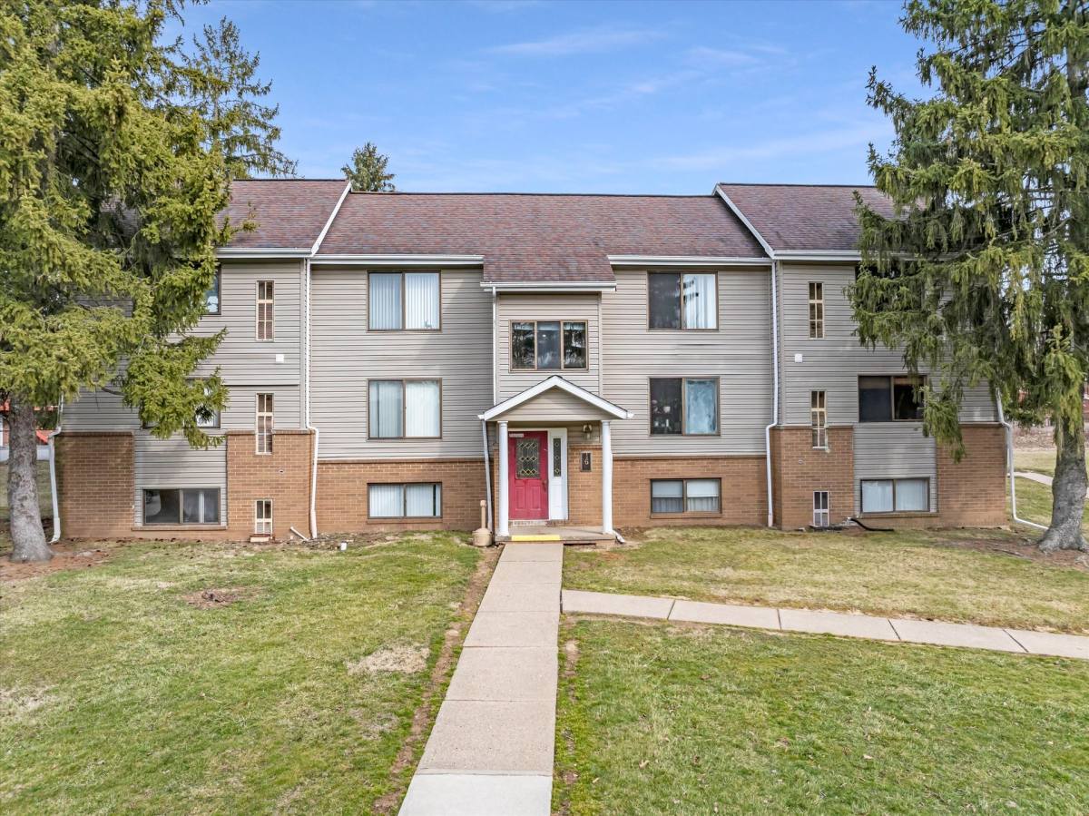 Apartment for rent at 2944 Darlington Rd, Beaver Falls, PA 15010