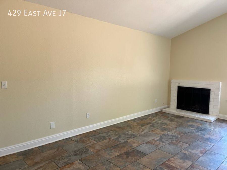 House for rent at 429 E Ave #J7, Lancaster, CA 93535