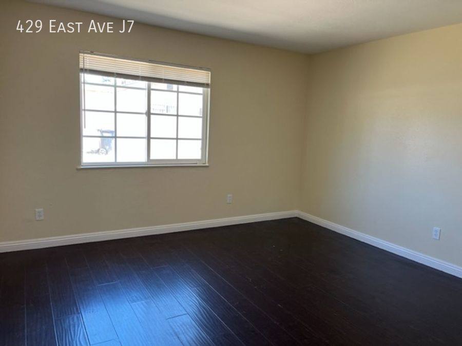 House for rent at 429 E Ave #J7, Lancaster, CA 93535