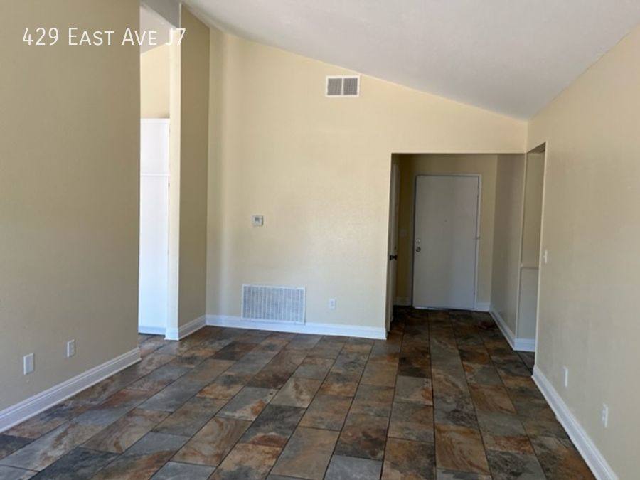 House for rent at 429 E Ave #J7, Lancaster, CA 93535