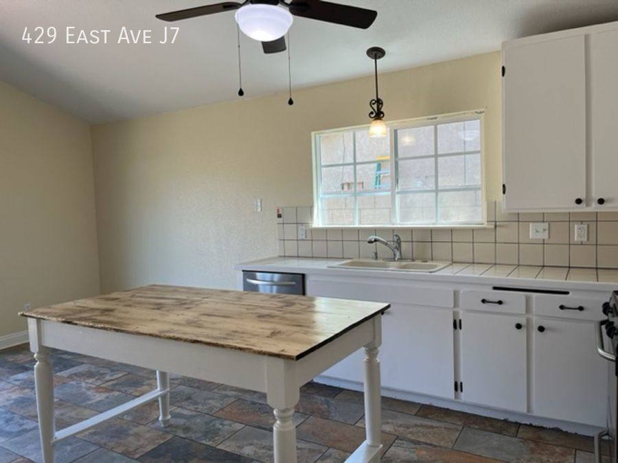 House for rent at 429 E Ave #J7, Lancaster, CA 93535