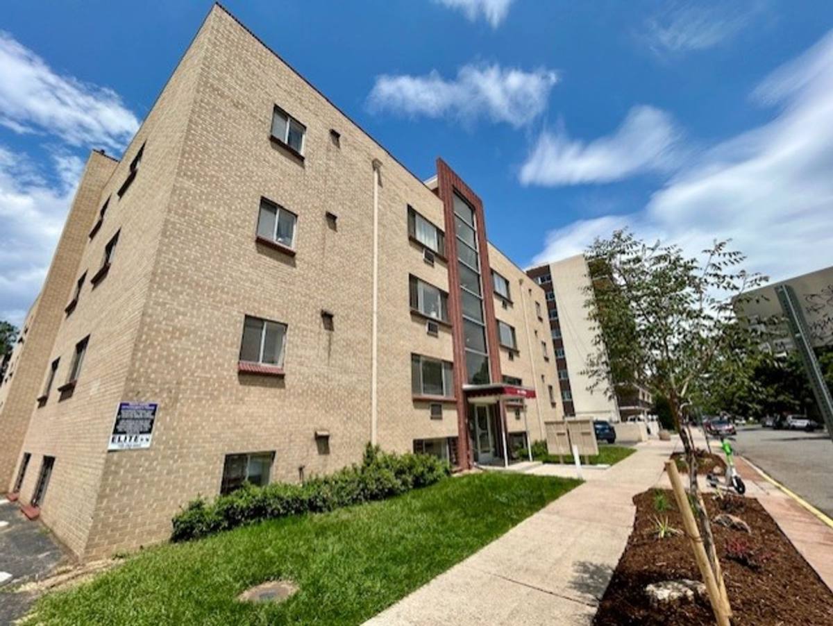 Apartment for rent at 945 N Ogden St, Denver, CO 80218